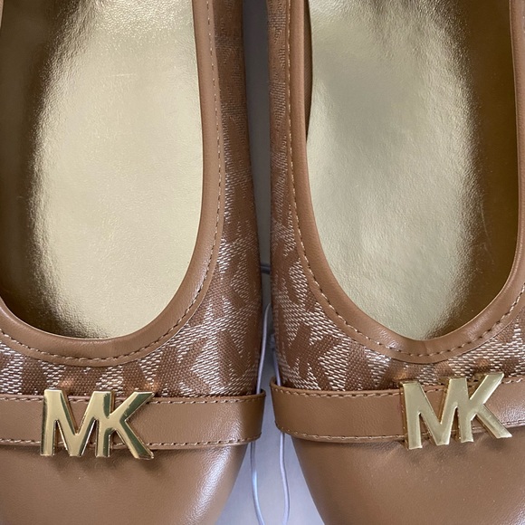 NWOT Michael Kors Monogram Flats - Picture 3 of 5